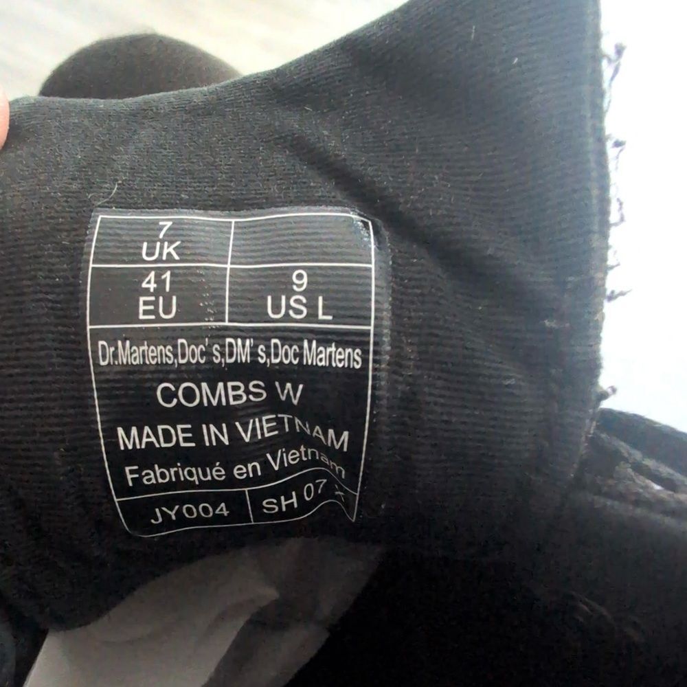 Womens Dr. Martens Combs Boot - Black Size 9 - Picture 8 of 8